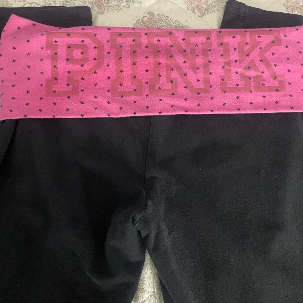 Y2k VS pink yoga pants